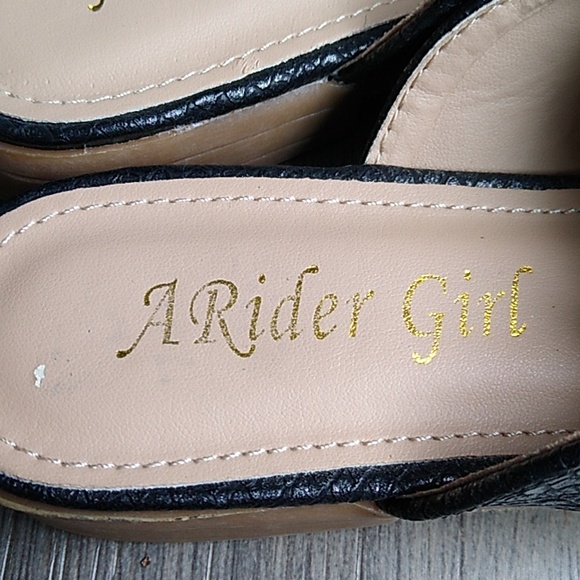 A RIDER GIRL FAUX LEATHER LOAFER MULE SLIDES Size 7.5 - Picture 5 of 14